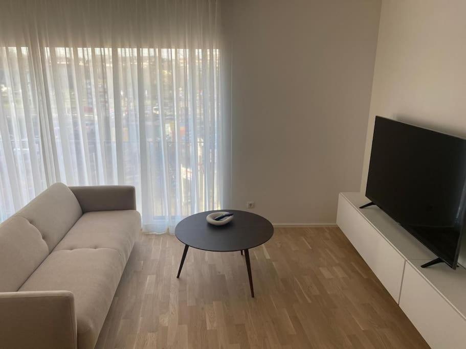 New Spacious Two Bedroom Center With Parking, Near Public Transport Luxemburg Kültér fotó